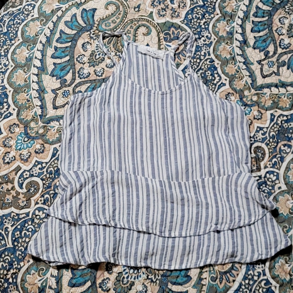 Sadie & sage cropped ruffled tank.